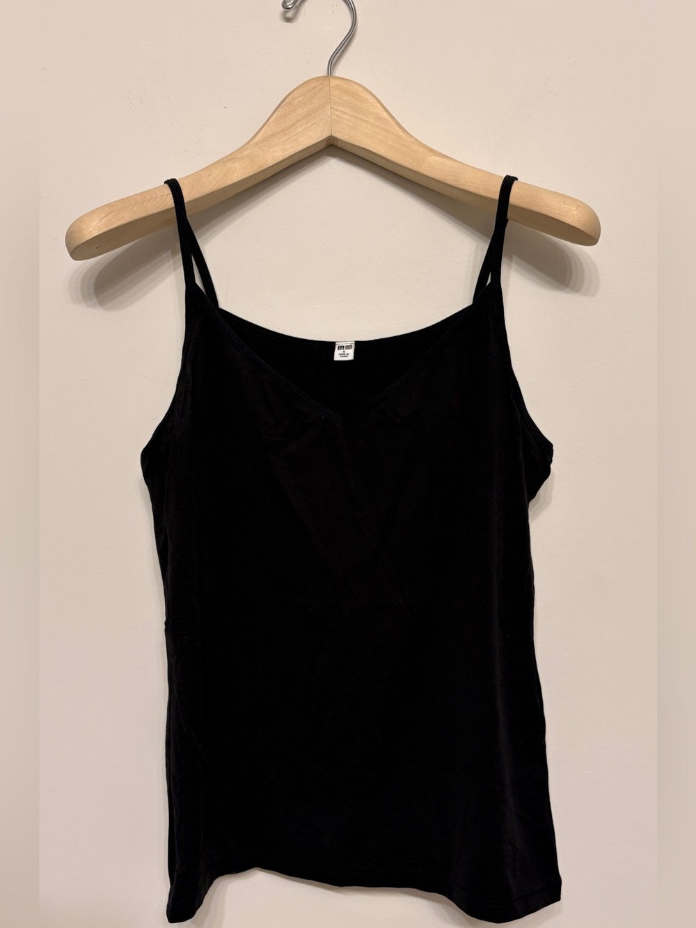 Uniqlo black arisim tank top sz s small tried on only